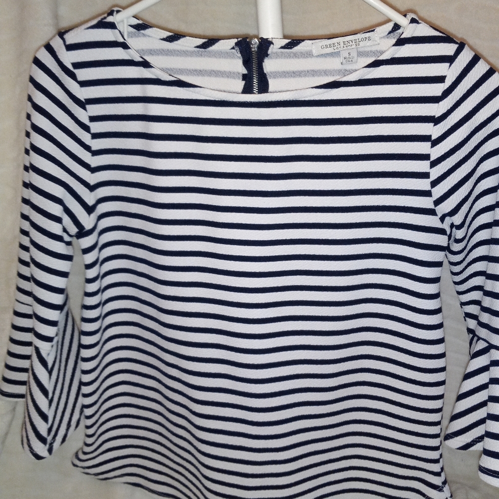 Green Envelope Los Angeles, Women's Size S, Blue and White.
